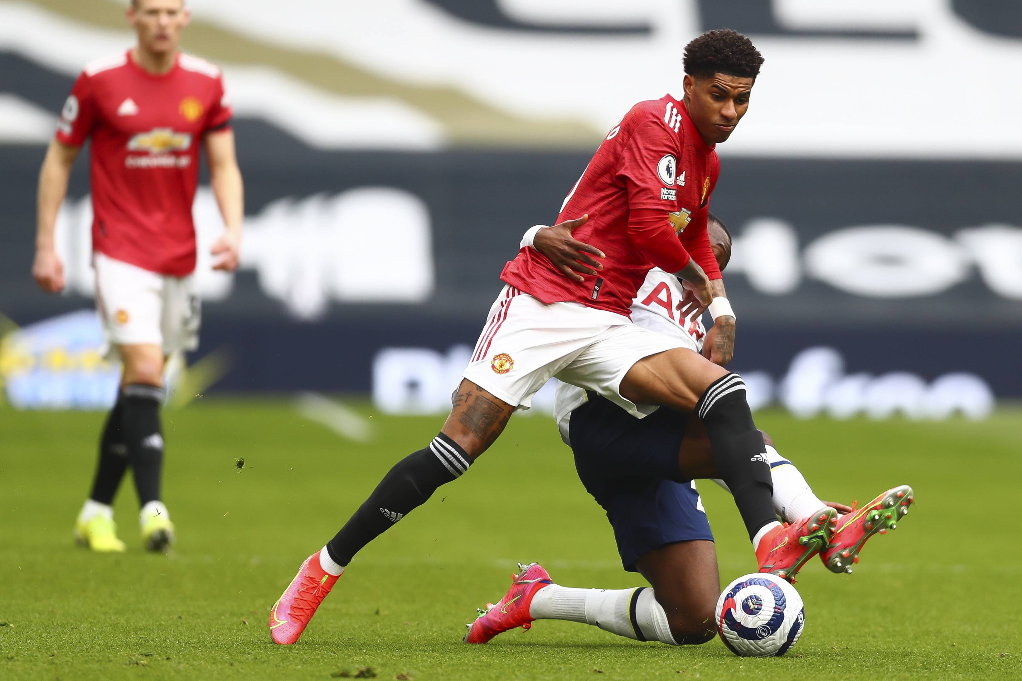 黑崭露头角 黑崭露头角